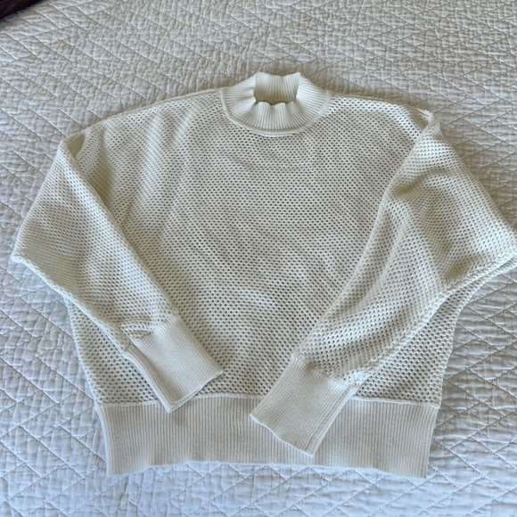Super Cute Club Monaco Open Knit Mesh Perfect Spring Summer Sweater - Picture 7 of 7